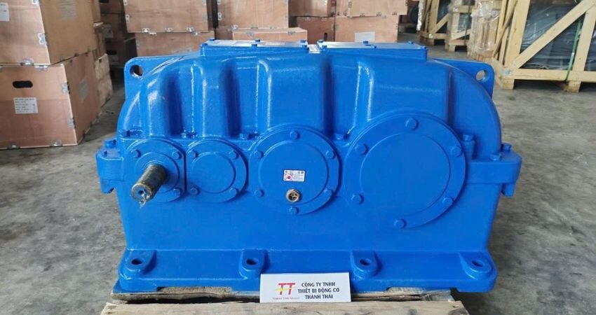 Hộp giảm tốc bánh răng trụ sở hữu hiệu suất rất cao.
