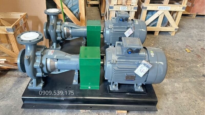 Máy bơm nước công suất 10000m3/h.