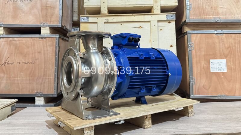 Góc nhìn trực diện của máy bơm nước đẩy cao trục ngang đầu inox ECHM 2-20 0.37kW 0.5Hp