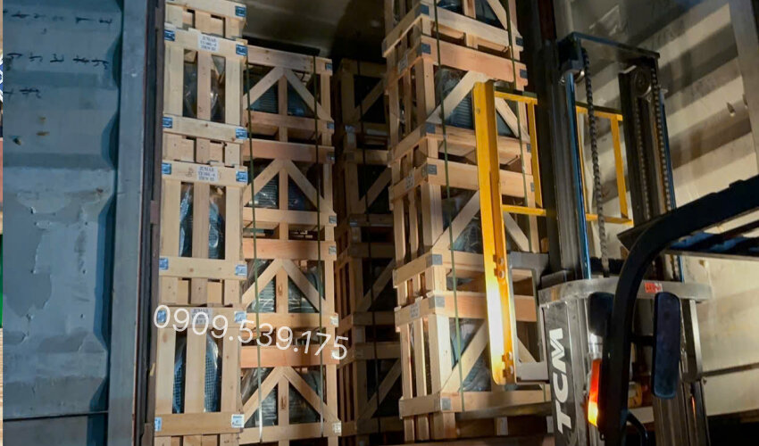 1 container động cơ điện