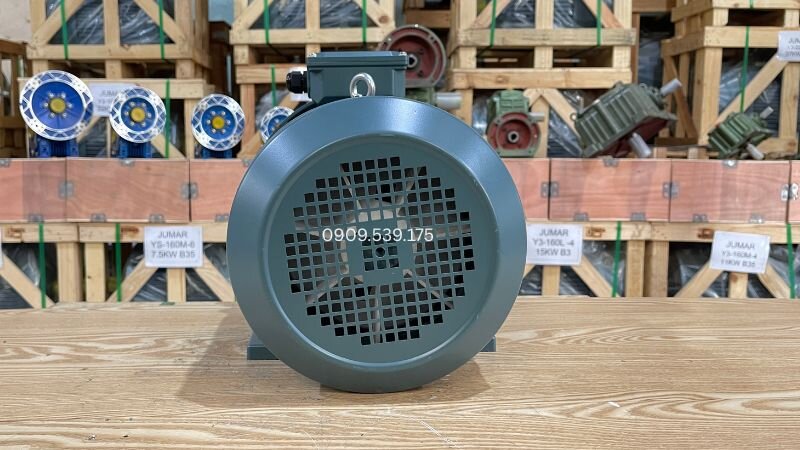 Bảng so sánh chi tiết các chỉ số kỹ thuật giúp người dùng có cái nhìn khách quan trước khi quyết định mua motor