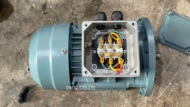 Phương pháp bố trí thanh đồng để cấu hình mạch điện cho động cơ 3 pha