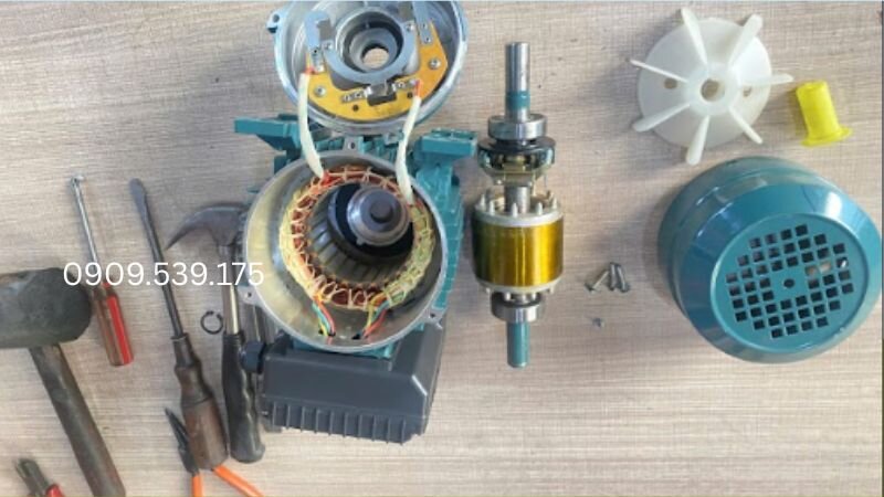 Chuẩn bị dụng cụ trước khi lắp đĩa văng công tắc ly tâm