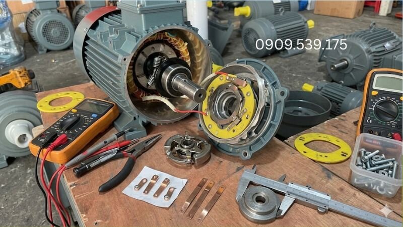 Chuẩn bị dụng cụ và linh kiện trước khi lắp công tắc ly tâm