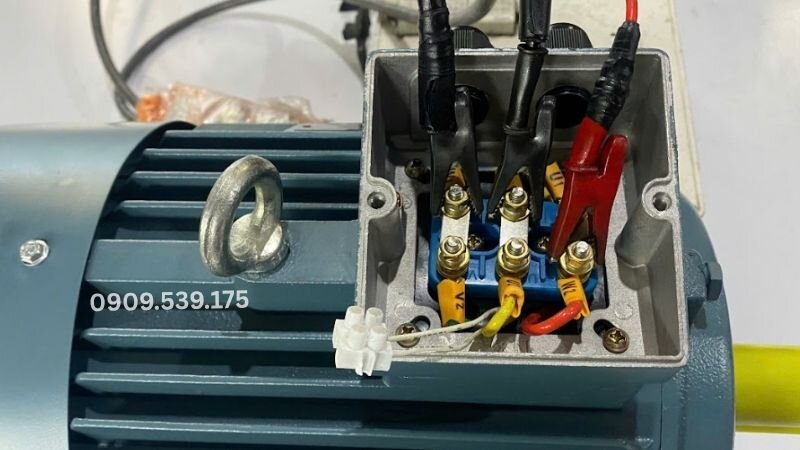 Đấu lại dây cho motor 3 pha để máy hoạt động bền bỉ.