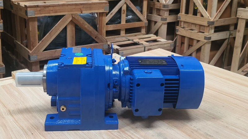 Heavy duty gear motors R-Series Inline Helical Gearbox