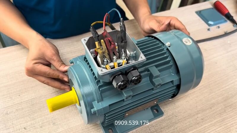 Dừng máy và ngắt nguồn khẩn cấp