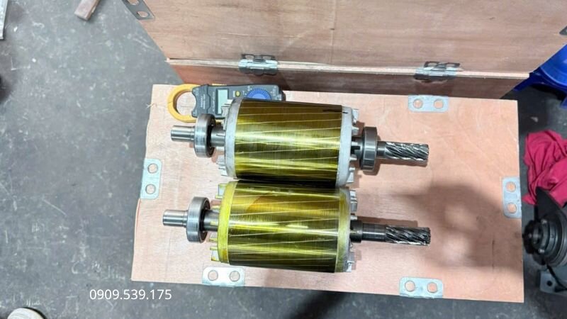 Kỹ thuật căn chỉnh bu-lông tâm cảo trùng với tâm trục để đảm bảo lực kéo đồng đều, không làm cong trục