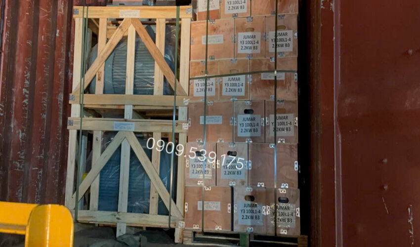 Lô động cơ điện được đưa vào kho