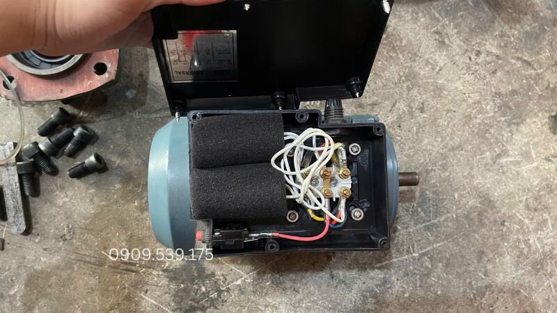 Kinh nghiệm khi làm việc với tụ điện trong hộp cực motor