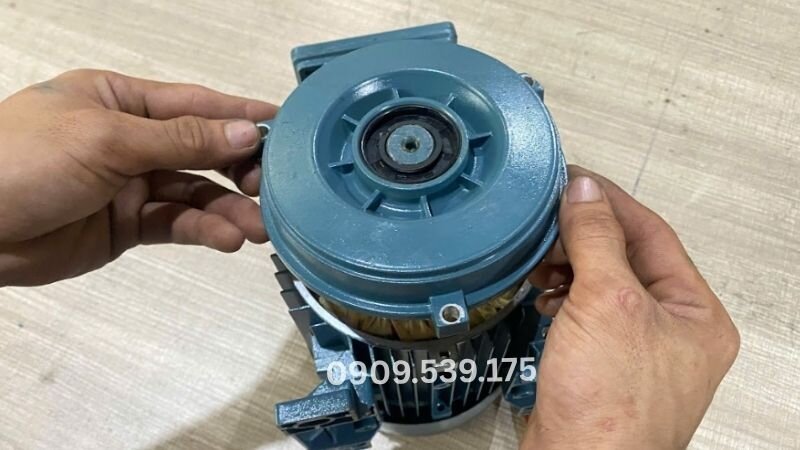 Những lưu ý cần tránh khi lắp nắp motor.