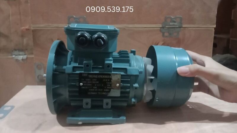 Quy trình 4 bước cách lắp nắp motor song song.