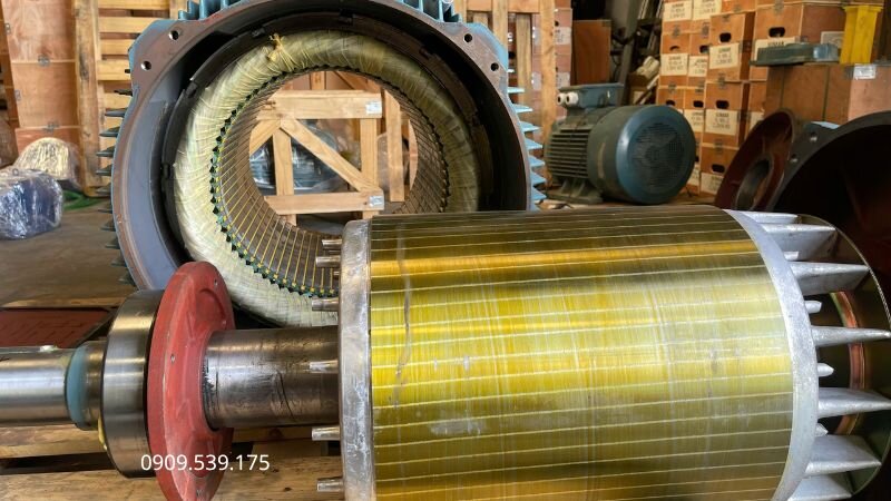 Thao tác đo điện trở cách điện để đảm bảo cuộn dây đã khô và không bị rò điện ra vỏ