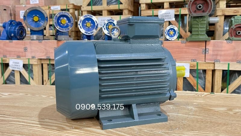 Tình trạng điện áp vượt quá hoặc sụt giảm so với định mức, làm phá hủy lớp vecni cách điện của bối dây