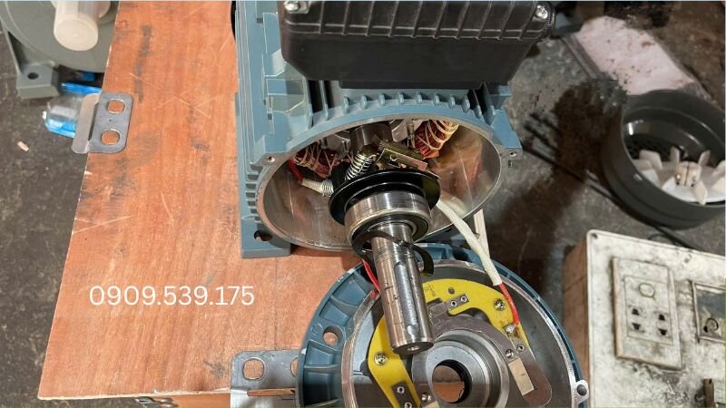 Xác định thành phần trước khi lắp đặt công tắc ly tâm