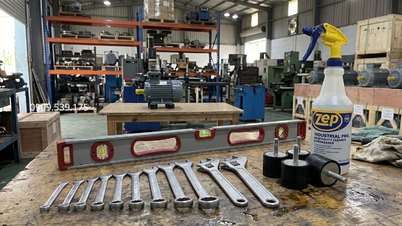 Danh sách thiết bị nâng hạ, dụng cụ siết mở và thước cân bằng cần thiết để thao tác lắp ráp chuẩn xác