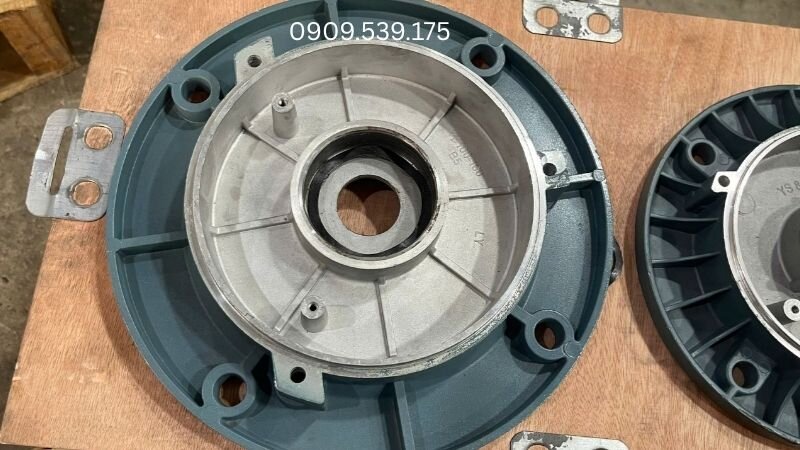 Hậu quả bó cứng trục do lắp chồng nhiều lớp, gãy khớp nối do lắp sai sang đầu nắp trước