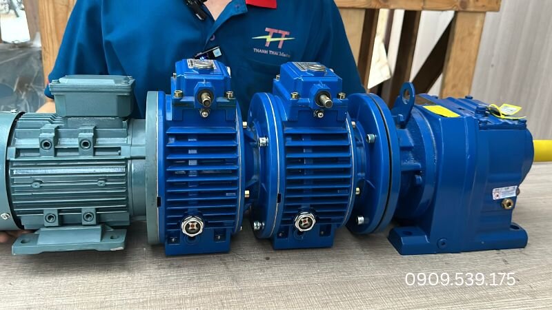 Cách lắp motor điện với 2 điều tốc cơ UDL và 1 hộp giảm tốc tải nặng trục thẳng R