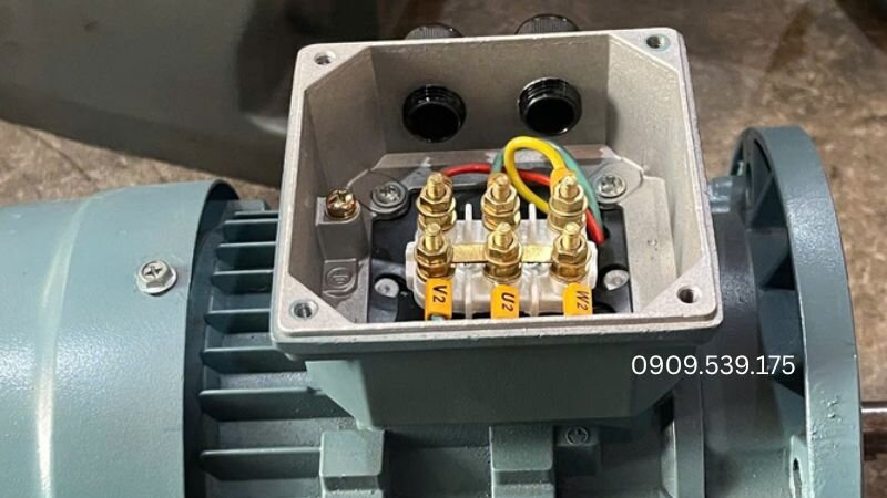 Cảnh báo về việc dùng sai băng keo điện hoặc ống bọc không đúng kích cỡ gây mất an toàn