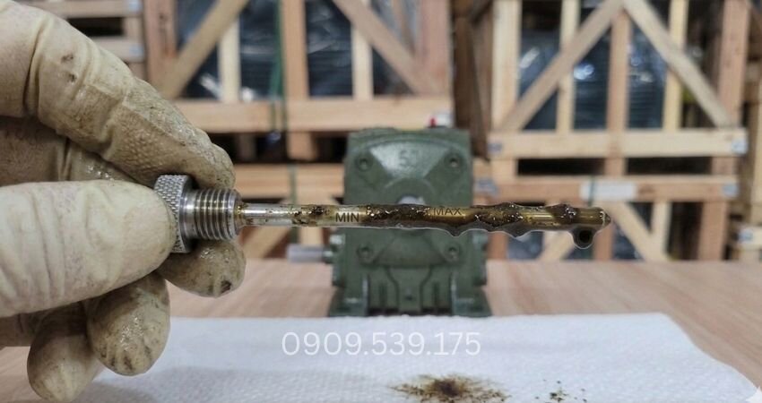 Dầu bôi trơn hộp giảm tốc bị biến chất