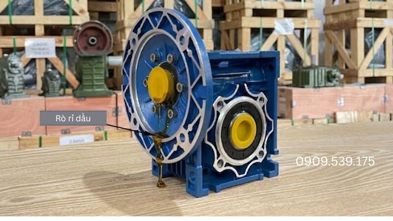 Dấu hiệu nhận biết hộp giảm tốc bị vào nước
