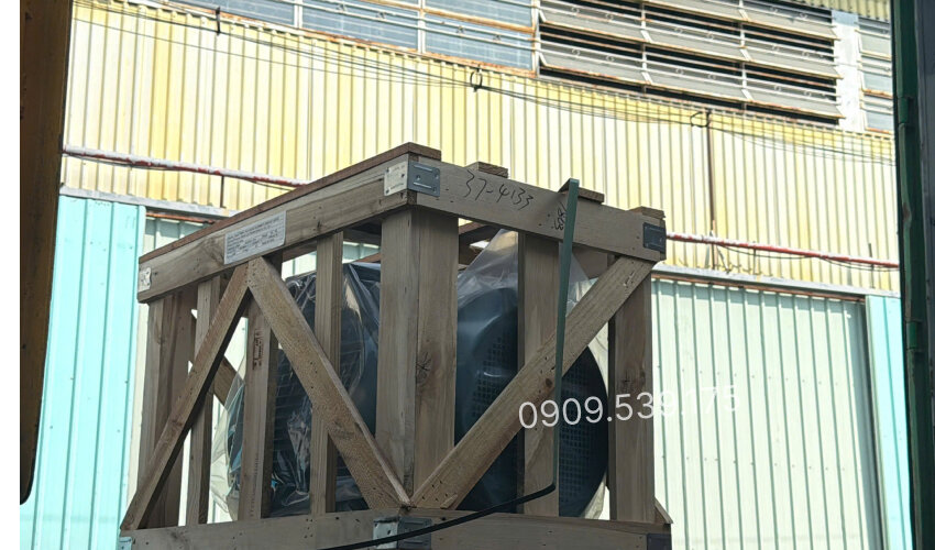 Động cơ điện đang chuyển về kho