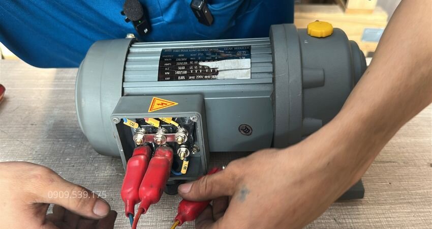Hoán đổi vị trí 2 trong 3 dây nguồn