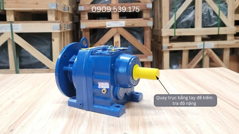 Kiểm tra vị trí hộp giảm tốc bị kẹt