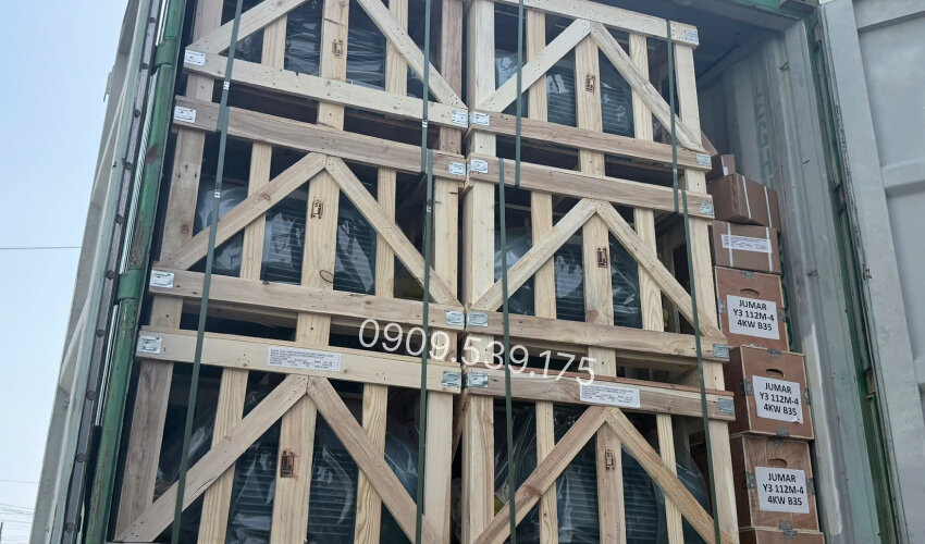 Lô động cơ điện container