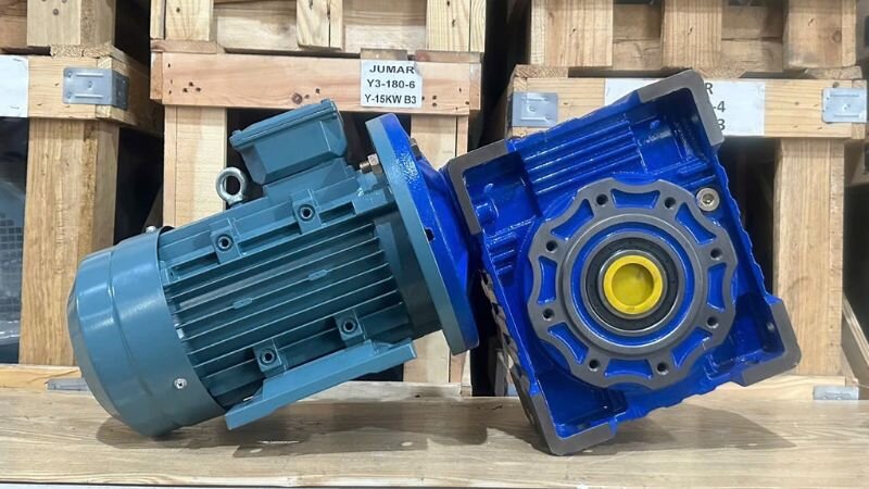 Hollow shaft gear motor series with lightweight aluminum housing and compact design