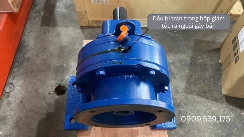 Nút thông hơi bị rò rỉ dầu hộp giảm tốc