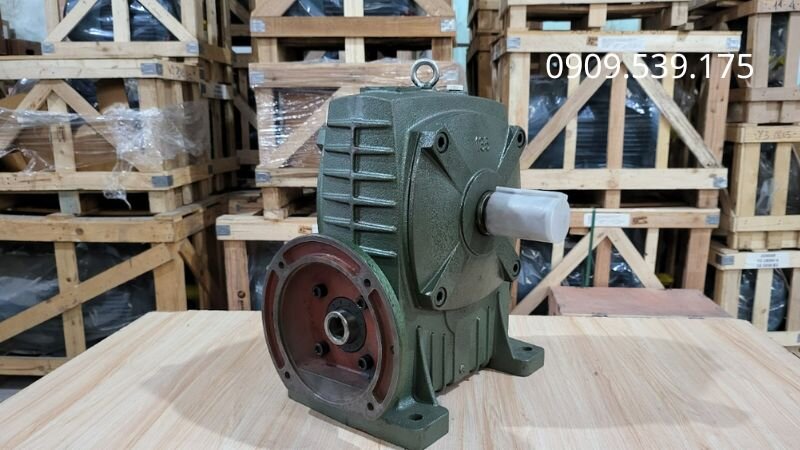 So sánh hiệu quả vận hành của hộp giảm tốc cốt âm và cốt dương