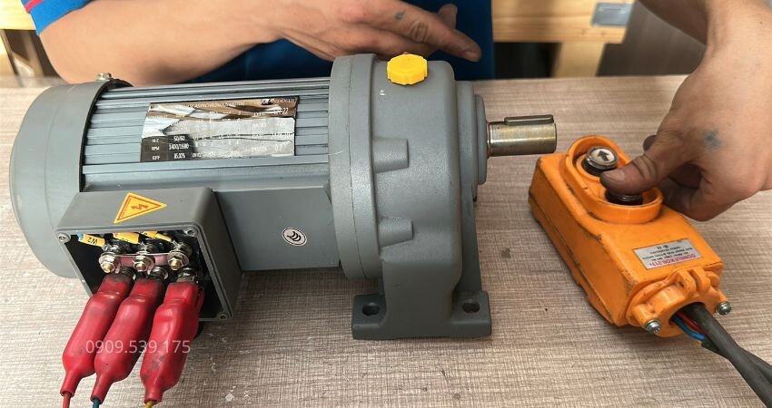 Sử dụng bộ khởi động tự đảo chiều