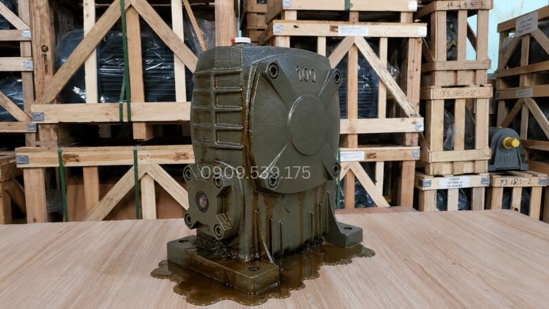 Các dấu hiệu rò rỉ dầu thường gặp trong quá trình vận hành hộp giảm tốc