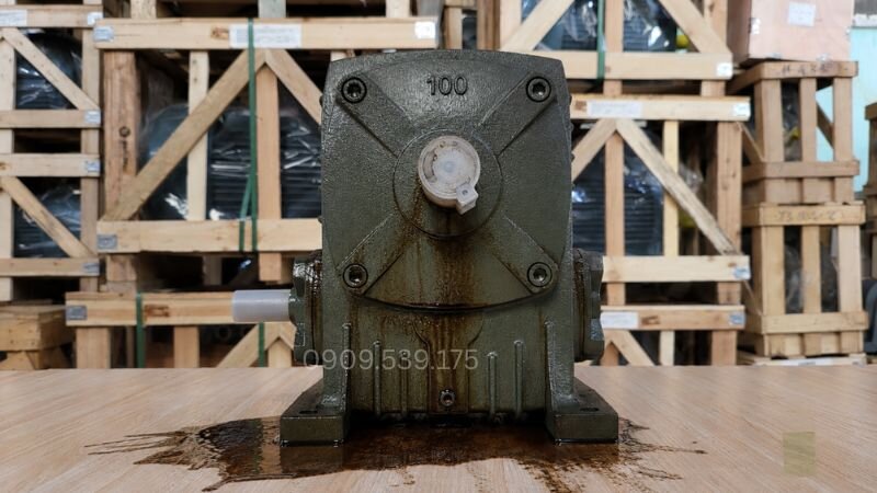Những nguyên nhân chính gây ra tình trạng rò rỉ dầu ở hộp giảm tốc