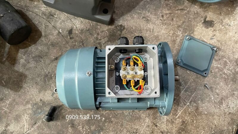 Sơ đồ khởi động Sao - Tam giác giúp giảm dòng điện khởi động và phù hợp với motor điện có 6 đầu dây