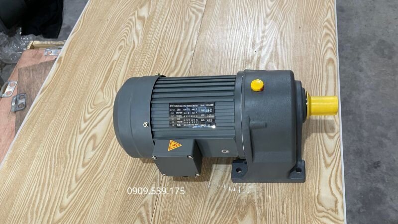 Chọn đúng công suất, thay dầu định kỳ và vệ sinh thường xuyên để hạn chế tình trạng motor giảm tốc bị nóng khi vận hành.