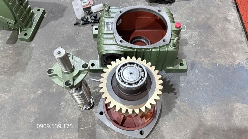 Quan sát trực tiếp để phát hiện dấu hiệu mài mòn
