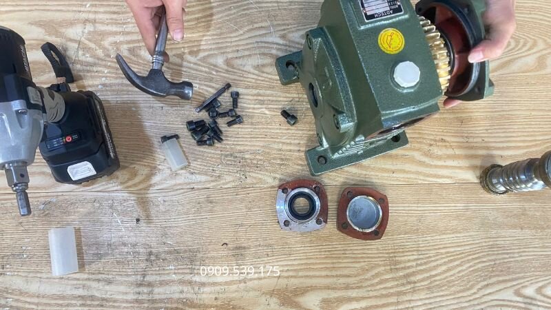 Các bước kiểm tra và xử lý hộp giảm tốc quá tải