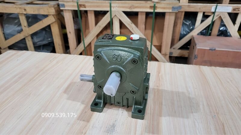 Căn chỉnh đồng tâm và thay dầu định kỳ cho hộp số