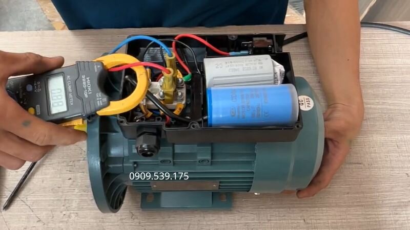 Thay tụ điện đúng thông số và đấu nối đúng sơ đồ để motor vận hành ổn định