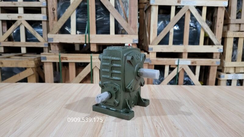 Bảo trì định kỳ, thay dầu bôi trơn đúng chủng loại và kiểm tra mức dầu giúp hộp giảm tốc vận hành ổn định, giảm mài mòn và kéo dài tuổi thọ