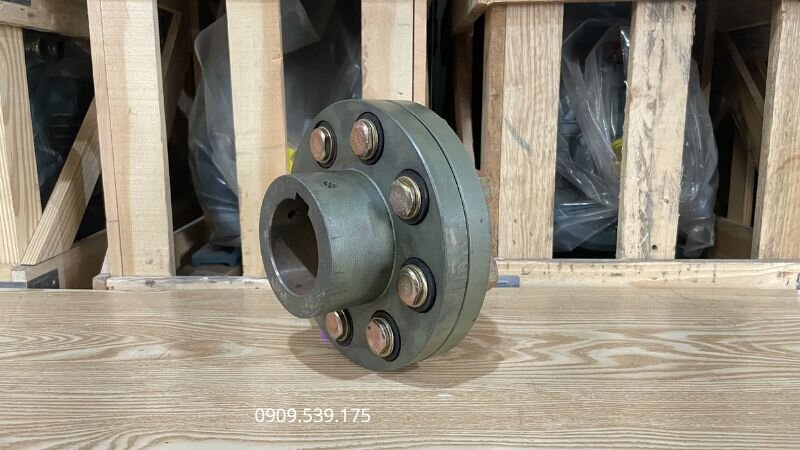 Kiểm tra bu lông và liên kết để đảm bảo khớp nối chắc chắn