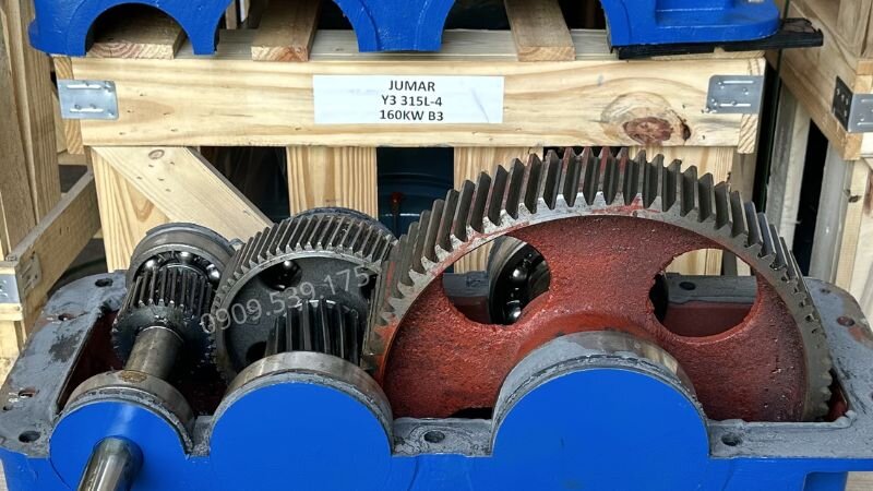 Bánh răng trụ răng nghiêng phù hợp cho hệ thống tải nặng