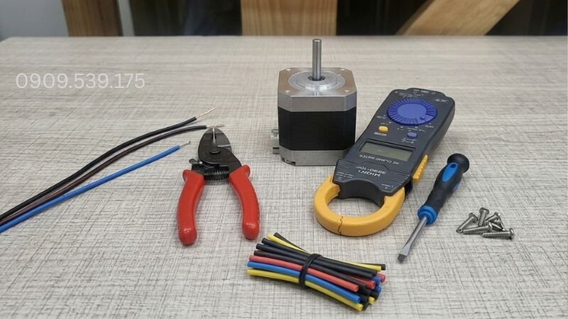 Các dụng cụ cần thiết để đấu nối động cơ bước