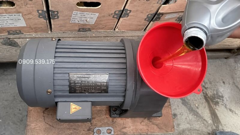 Cách châm dầu cho motor giảm tốc mới mua