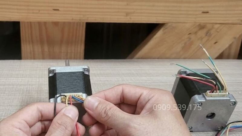 Cách đảo chiều động cơ bước bằng phương pháp đấu nối dây