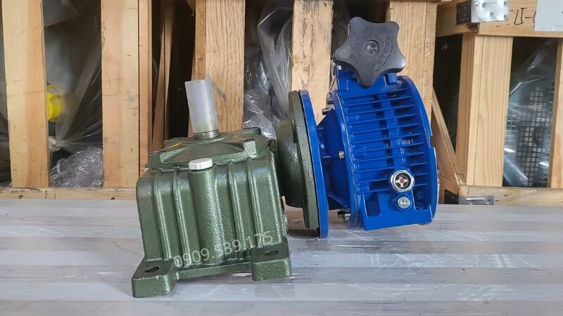 How to install the WPDO worm gearbox and UDL mechanical speed variator to form a 2-stage gearbox