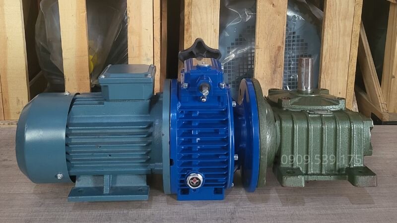 How to assemble an electric motor with a mechanical speed variator and WPDO to form a 2-stage gear motor