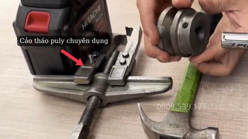 Cảo tháo puly ra khỏi động cơ giảm tốc